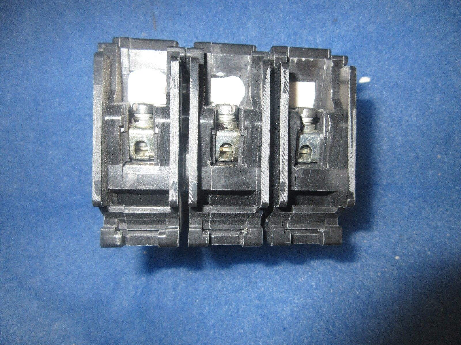 Cooper Non-Grounding Black Nylon Locking Plug 20A 250V 2P2W L2-20 CWL220P-6-C